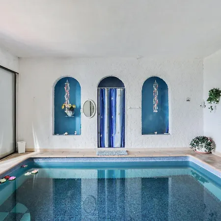En Bord De A Avec Piscine Privee 80 M²